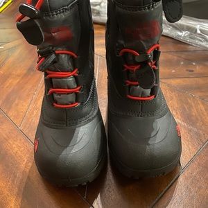 North face little boys aloe glow zinc grey/black